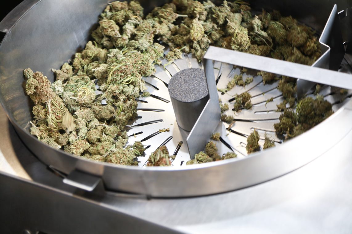 dry trimming machine with flower and buds dry trimming machine with flower and buds